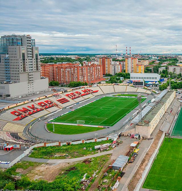 Звезда пермь отзывы. Стадион звезда Пермь. Стадион звезда Пермь фото. Стадион красная звезда Омск. Звезда стадион Пермь вид из офисного здания.