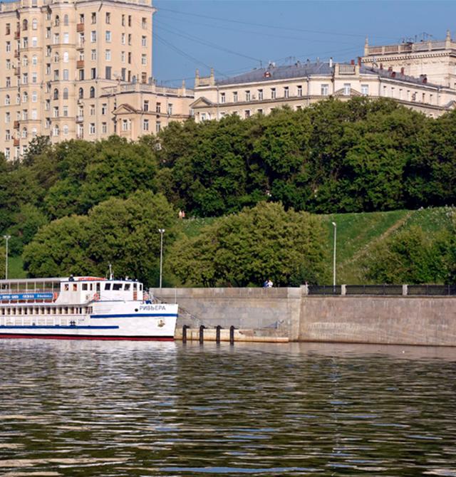 Набережная тараса шевченко 3. Причал Кутузовский набережная Тараса Шевченко. Кутузовский причал Москва. Причал Сити Багратион Москва. Кутузовский проспект 26к3.